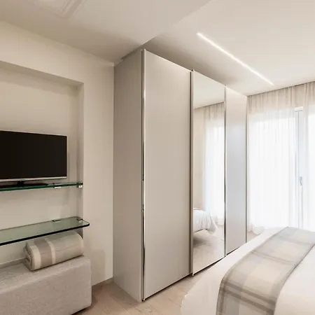 Daire Vanity Tail Luxury