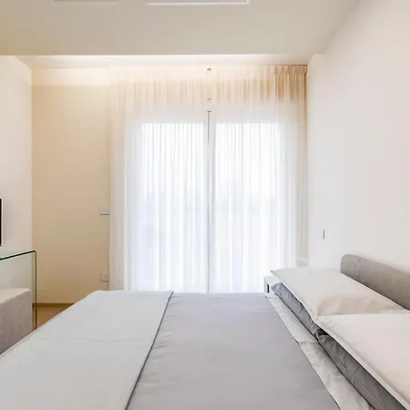 Vanity Tail Luxury * Pocapaglia