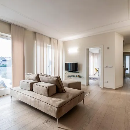 Vanity Tail Luxury * Pocapaglia