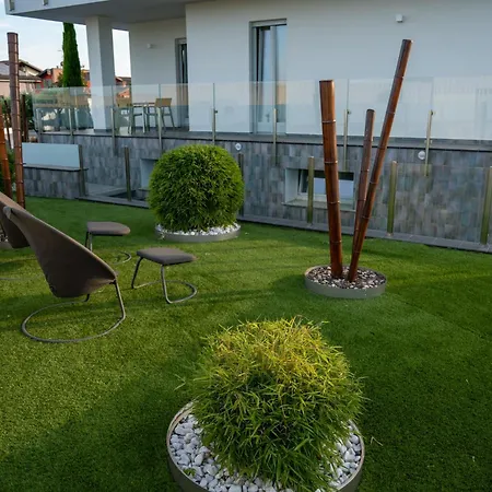 Vanity Tail Luxury Pocapaglia