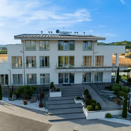 Vanity Tail Luxury * Pocapaglia