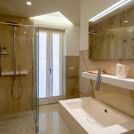 Daire Vanity Tail Luxury